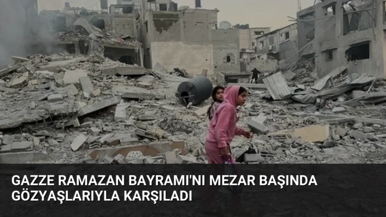 Gazze Ramazan Bayramı’nı Mezar Başında Gözyaşlarıyla Karşıladı
